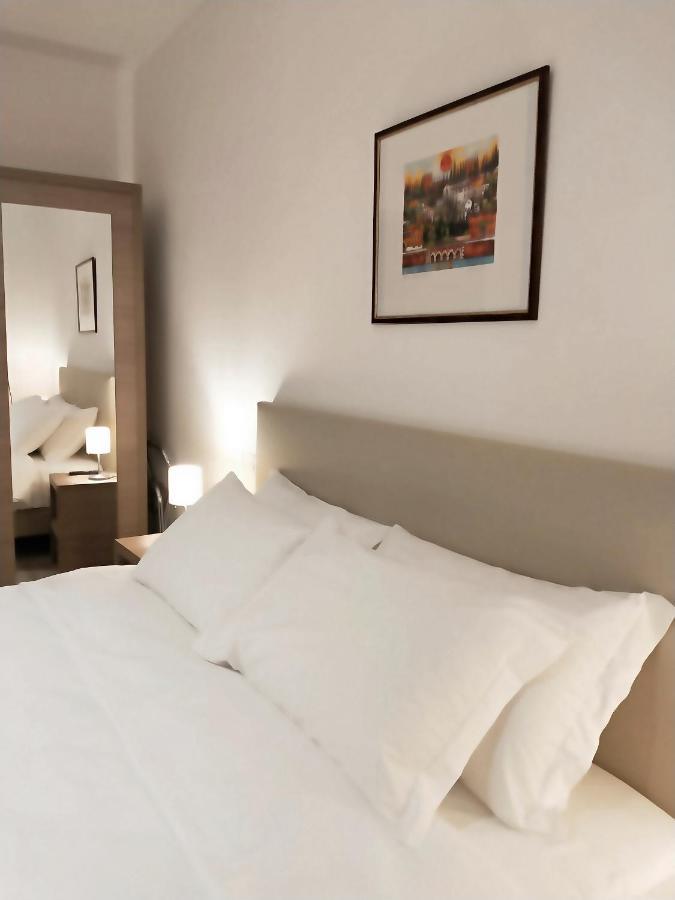 Via Poma Apartments&Rooms Verona Exterior photo